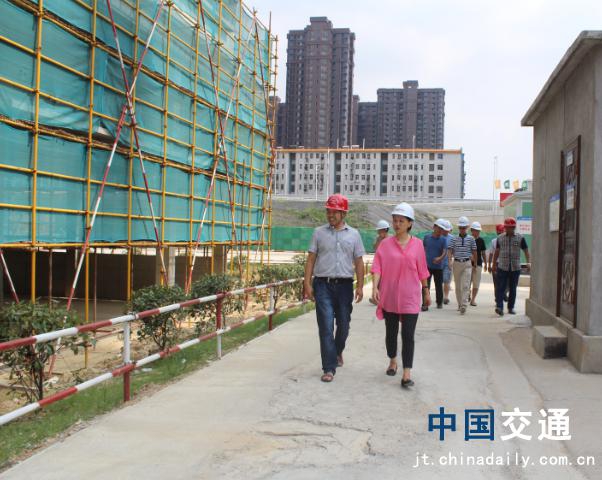 南昌市質(zhì)監(jiān)站領(lǐng)導(dǎo)蒞臨象湖隧道、九洲高架安置房項(xiàng)目檢查指導(dǎo)工作