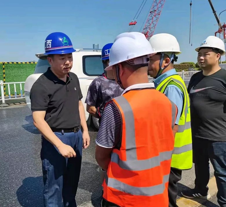 羅輝到沿江中北大道快速路改造工程、真君路隧道工程項目檢查工作