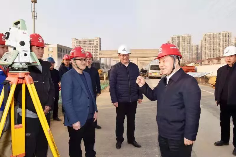江西省委副書記、代省長(zhǎng)葉建春看望慰問九洲高架東延項(xiàng)目一線職工